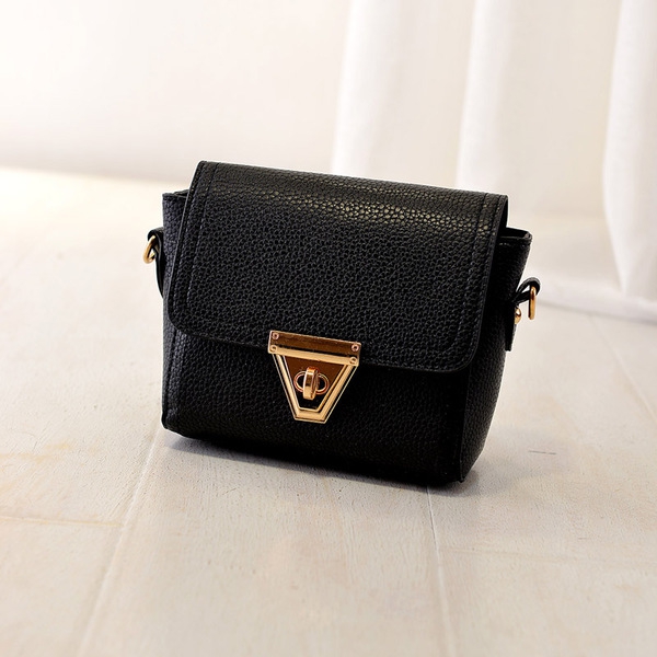 Дамска кожена малка компактна чанта в пет различни цвята