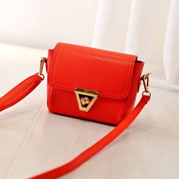 Дамска кожена малка компактна чанта в пет различни цвята