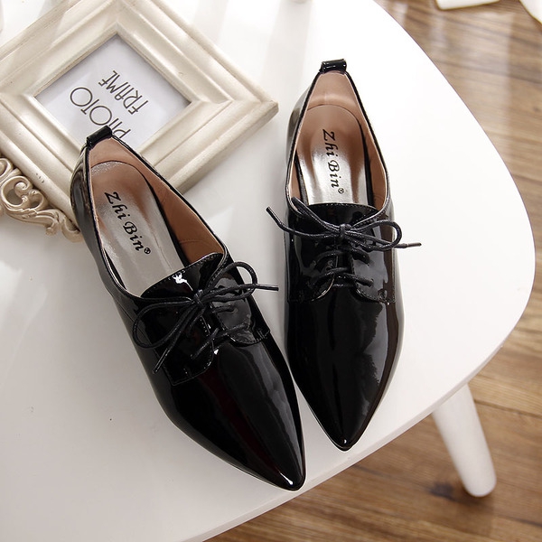 Ανοιξιάτικα casual γυναικεία παπούτσια σε τρία χρώματα.