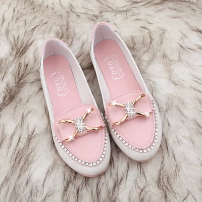 Γυναικεία παπούτσια σε τρία χρώματα.