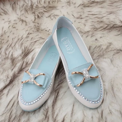 Γυναικεία παπούτσια σε τρία χρώματα.