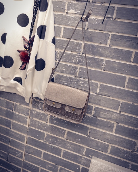 Τσάντα με τσέπες μπροστά