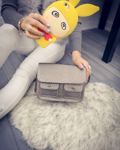 Τσάντα με τσέπες μπροστά