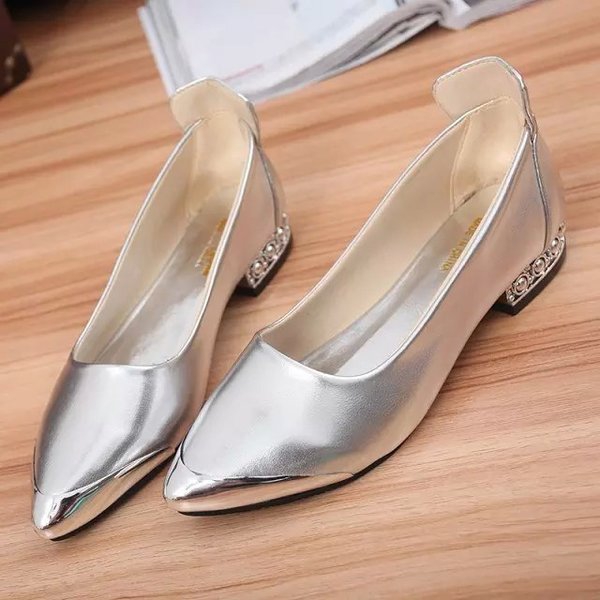 Ανοιξιάτικα παπούτσια  σε άσπρο, ασημί, μαύρο και χρυσό χρώμα