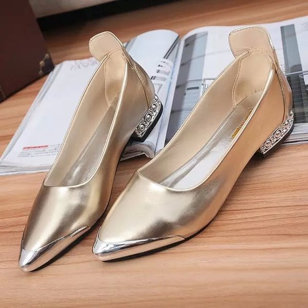 Ανοιξιάτικα παπούτσια  σε άσπρο, ασημί, μαύρο και χρυσό χρώμα