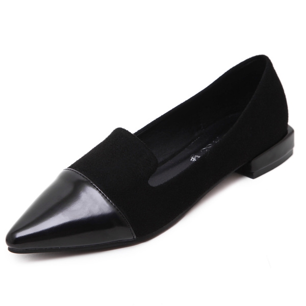 Καθημερινά γυναικεία παπούτσια από συνθετικό δέρμα και σουέτ.