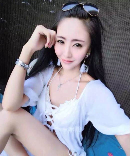 Οι γυναίκες μαλακό λευκό τράπεζες φορεσιά