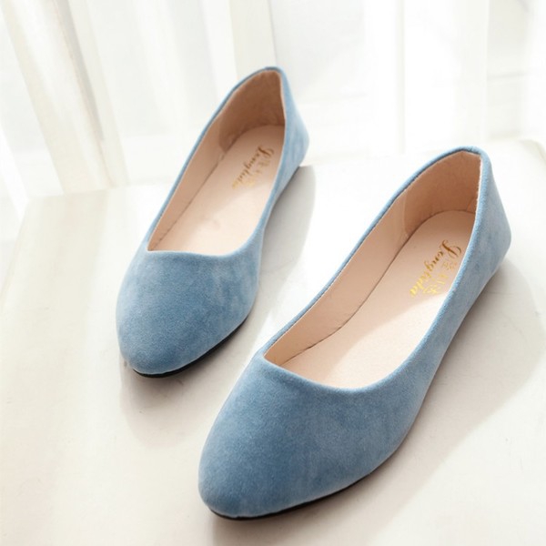 Περιστασιακά και άνετα γυναικεία παπούτσια σε τέσσερα χρώματα.