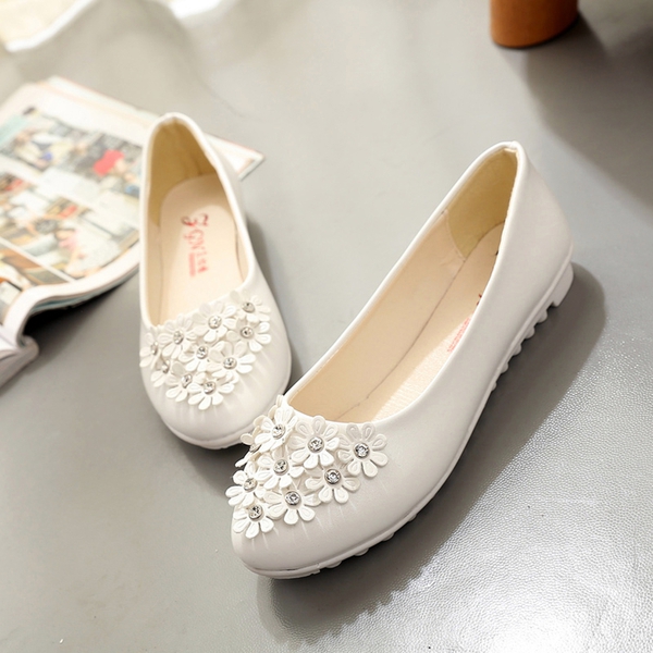 Τρία χρώματα καθημερινά ανοιξηάτικα παπούτσια