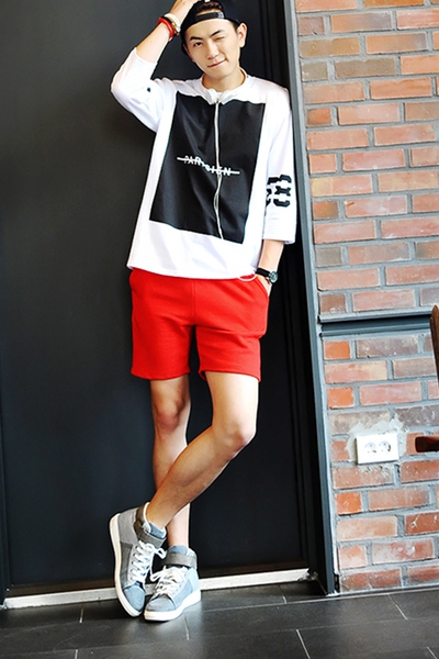 Λεπτό βαμβακερό σορτς για τους άνδρες - 9 μοντέλα