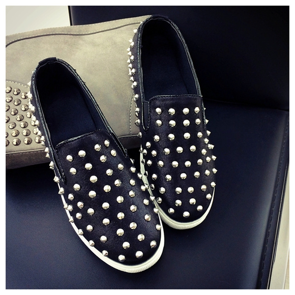 Два модела пролетни обувки с капси.