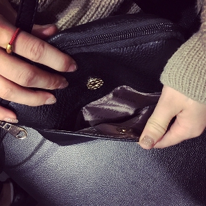 Μίνι τσάντα από δέρμα faux σε μαύρο χρώμα