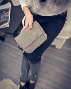 Малка дамска чанта от изкуствена кожа - кафява, черна, сива - подходяща за рамо с мека повърхност