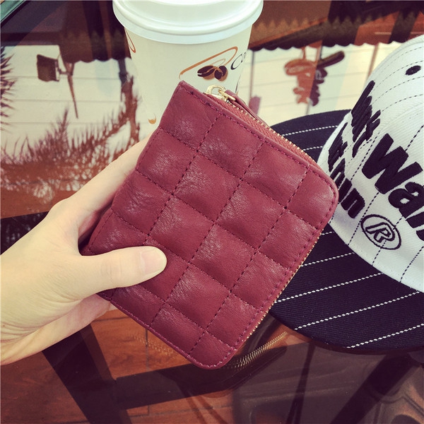 Οι γυναίκες πορτοφόλι σε κόκκινο, μπλε, άσπρο, κίτρινο, καφέ και γκρι