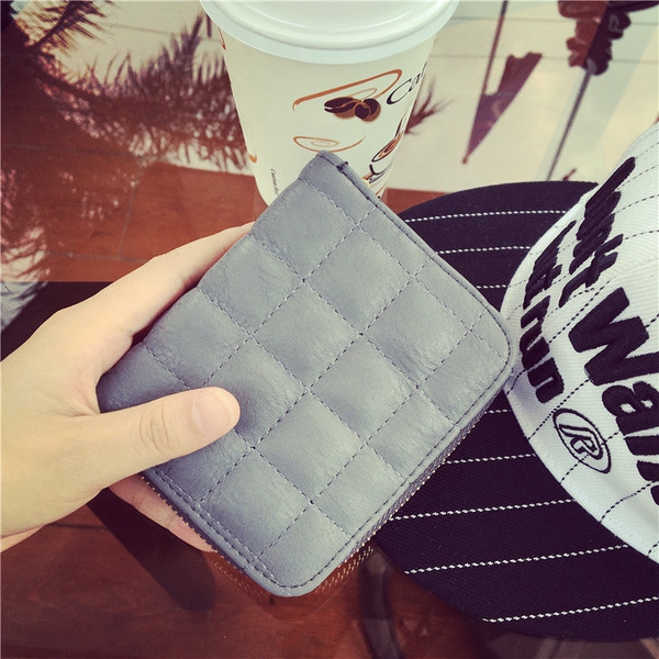 Οι γυναίκες πορτοφόλι σε κόκκινο, μπλε, άσπρο, κίτρινο, καφέ και γκρι