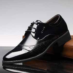 Ανδρικά παπούτσια για την  άνοιξη και το φθινόπωρο - κατασκευασμένα από τεχνητό δέρμα σε καφέ και μαύρο μοτίβο