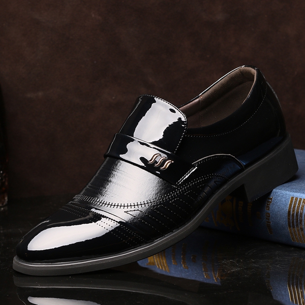 Ανδρικά παπούτσια για την  άνοιξη και το φθινόπωρο - κατασκευασμένα από τεχνητό δέρμα σε καφέ και μαύρο μοτίβο