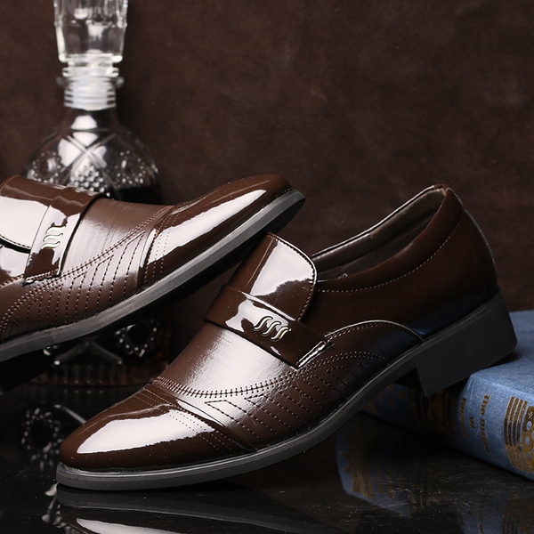 Ανδρικά παπούτσια για την  άνοιξη και το φθινόπωρο - κατασκευασμένα από τεχνητό δέρμα σε καφέ και μαύρο μοτίβο