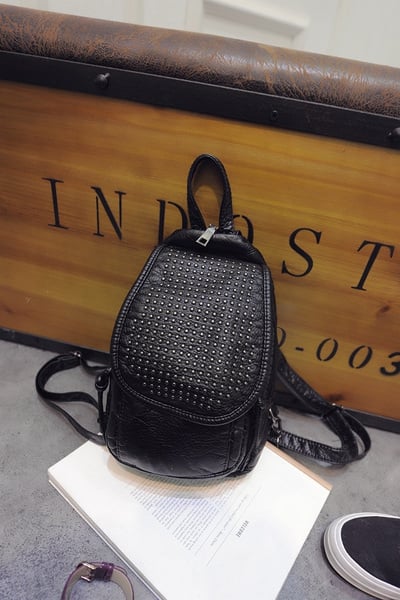 Γυναικείο δερμάτινο σακίδιο με μαύρο δύο μοντέλα