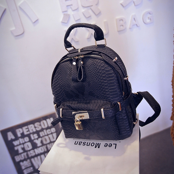 Σακίδιο με απομίμηση δέρμα κροκοδείλου