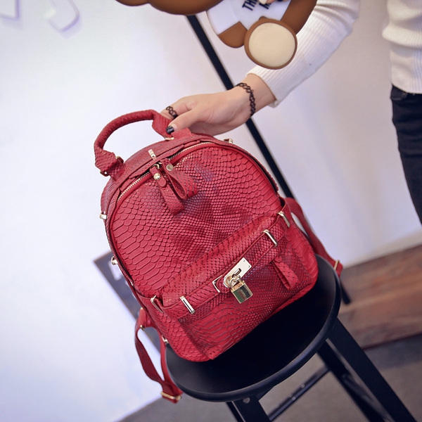 Σακίδιο με απομίμηση δέρμα κροκοδείλου