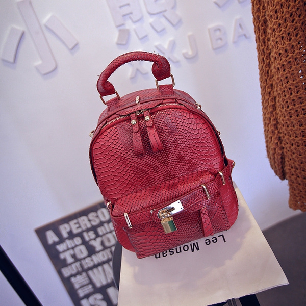 Σακίδιο με απομίμηση δέρμα κροκοδείλου