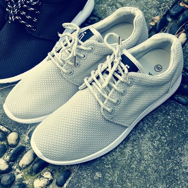 Οι άνδρες καμβά παπούτσια - τρία μοντέλα