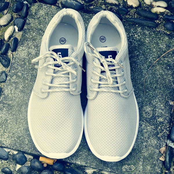 Οι άνδρες καμβά παπούτσια - τρία μοντέλα