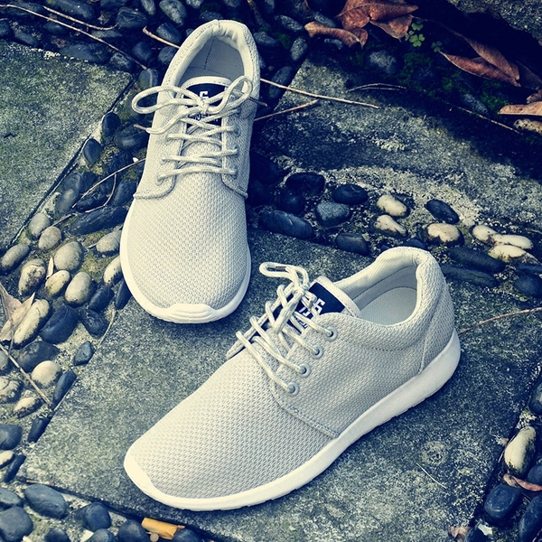 Οι άνδρες καμβά παπούτσια - τρία μοντέλα