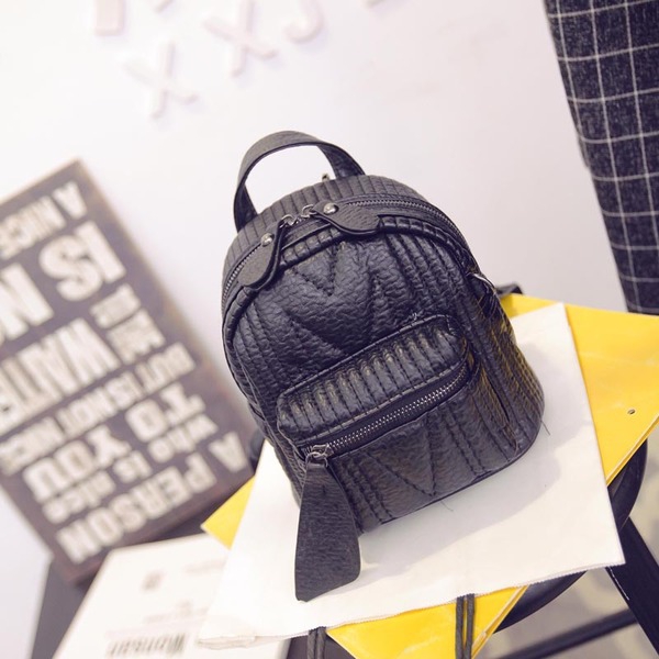 Мини раница с дълга дръжка, с функция за носене през рамо