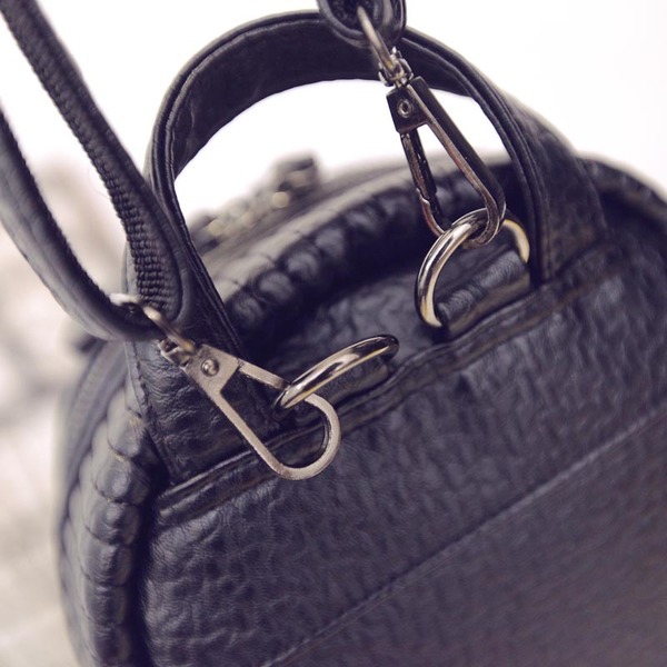 Мини раница с дълга дръжка, с функция за носене през рамо