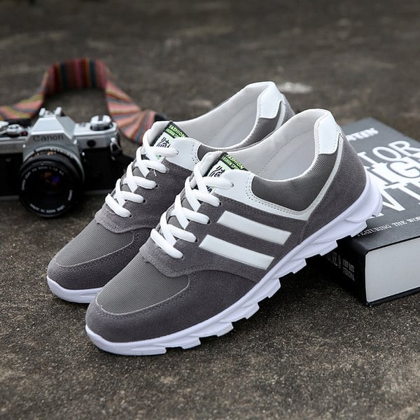 Πάνινα παπούτσια των ανδρών για κάθε μέρα και πεζοπορία - 4 μοντέλα