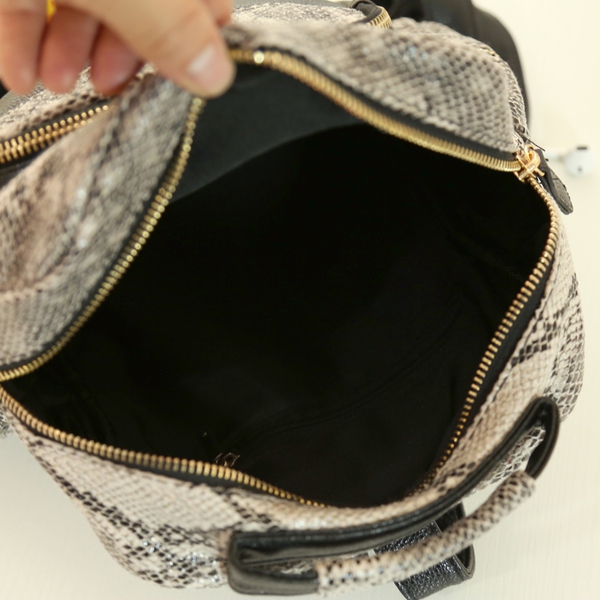 Γυναικείο δερμάτινο σακίδιο σε διάφορα χρώματα μαύρο, μπλε, ροζ, καφέ, απομίμηση δέρμα κροκοδείλου