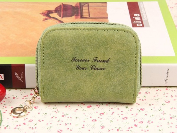 Οι γυναίκες πορτοφόλια από δερματίνη σε πράσινο, ροζ, μπλε, καφέ, κίτρινο, λευκό και μαύρο