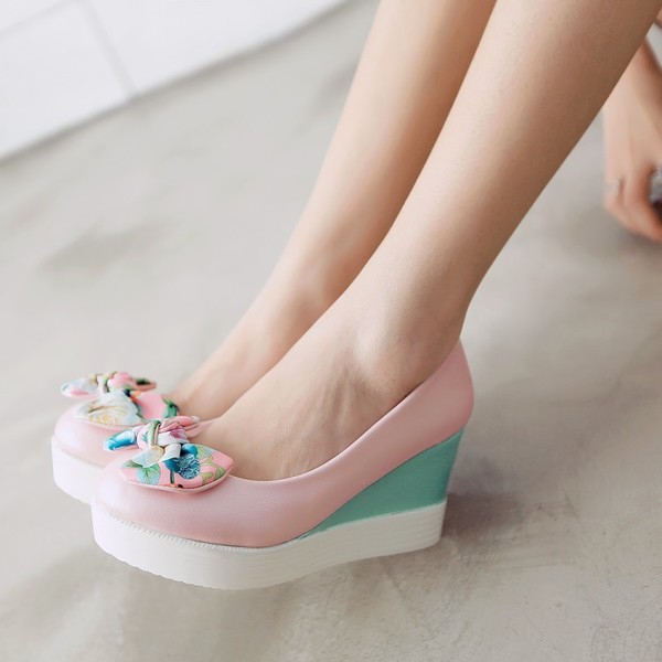 Пролетни обувки на платформа с панделка в три цвята.