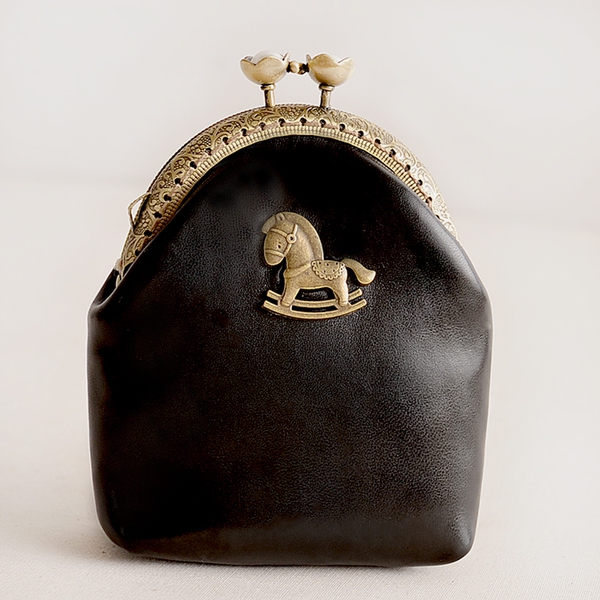 Дамски портфейли в ретро стил - 11 модела