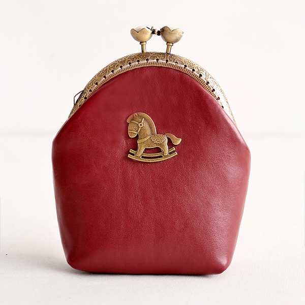 Дамски портфейли в ретро стил - 11 модела