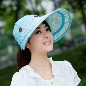 Οι γυναίκες το καλοκαίρι καπέλα παραλία με μεγάλη τέντες και διακοσμητικά κουμπιά - μπλε, μπεζ, λευκό