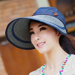 Οι γυναίκες το καλοκαίρι καπέλα παραλία με μεγάλη τέντες και διακοσμητικά κουμπιά - μπλε, μπεζ, λευκό