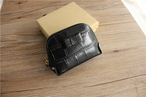 Οι γυναίκες του χαρτοφυλακίου σε γκρι, μαύρο, φούξια, κόκκινο, πράσινο, μπλε και μπεζ - μεγάλες και μικρές μοντέλο