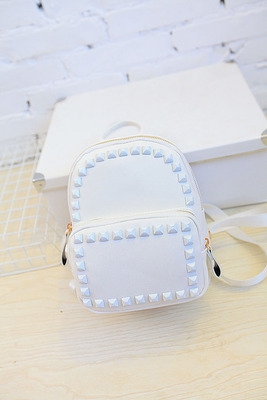 Ένα μικρό σακίδιο για το ταξίδι ή το σχολείο