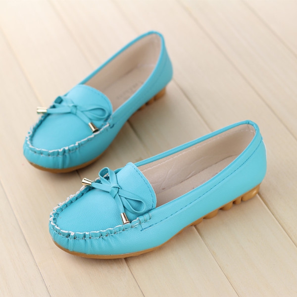 Ανοιξιάτικα παπούτσια διαφορετικά χρώματα