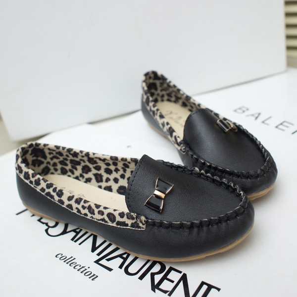 Дамски ежедневни обувки в пет цвята с нежна панделка.