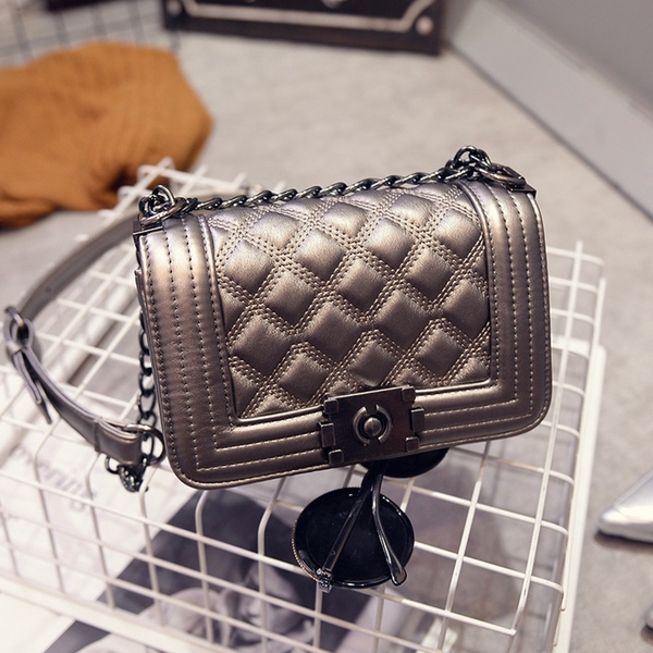  Γυναικεία ππουτίκ τσάντα  με ένα λαβή αλυσίδας - σε διάφορα χρώματα