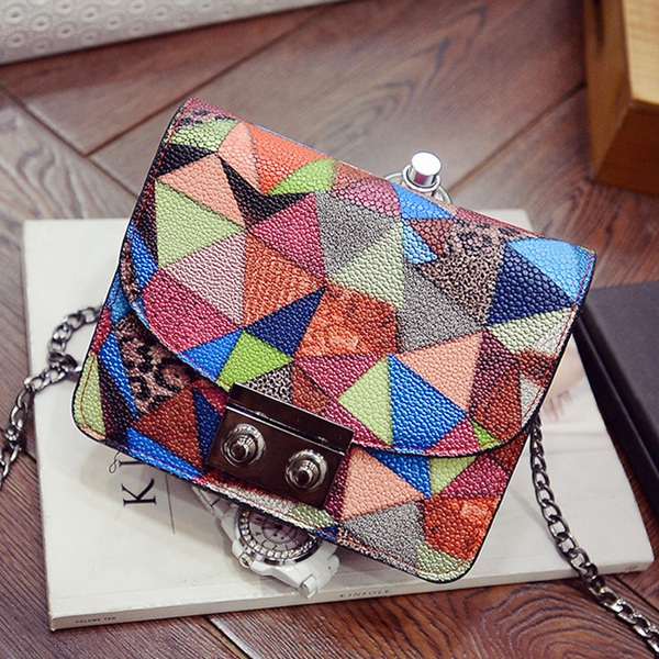 Дамска чанта с дълга дръжка в преливащи цветове