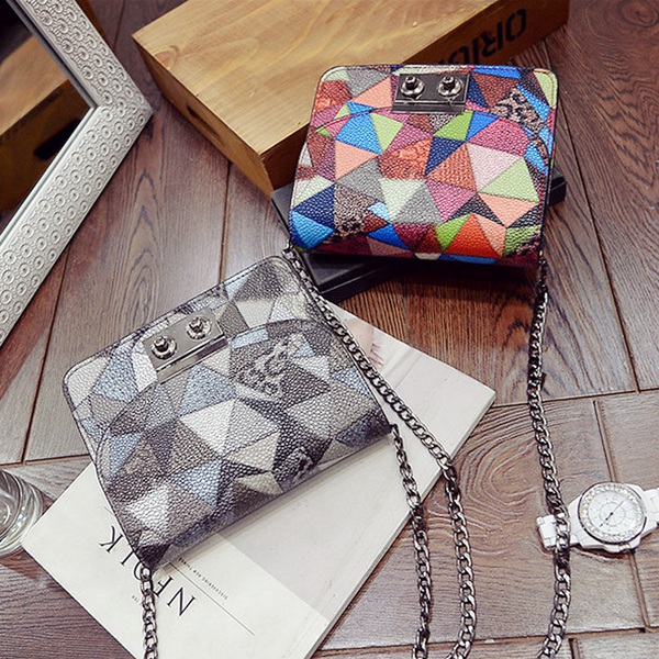 Дамска чанта с дълга дръжка в преливащи цветове