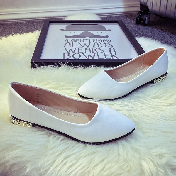 Ανοιξιάτικα παπούτσια σε άσπρο, ασημί, μαύρο, κόκκινο και χρυσό χρώμα