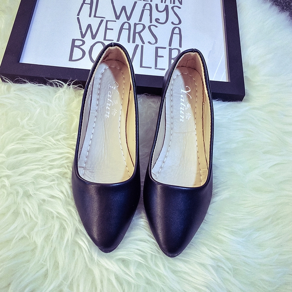 Ανοιξιάτικα παπούτσια σε άσπρο, ασημί, μαύρο, κόκκινο και χρυσό χρώμα