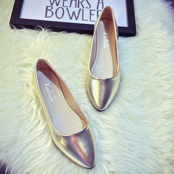 Ανοιξιάτικα παπούτσια σε άσπρο, ασημί, μαύρο, κόκκινο και χρυσό χρώμα