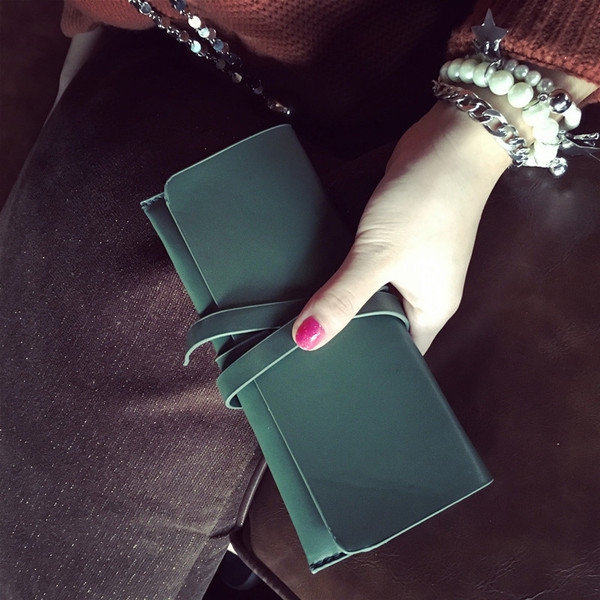 Γυναικείο πορτοφόλι σε τεχνητό δέρμα σε λευκό, πράσινο, μπλε και καφέ